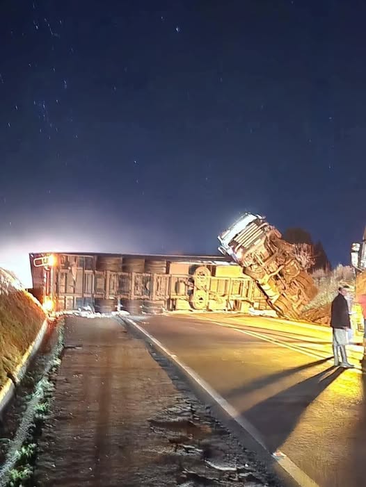 Acidente bloqueia totalmente a BR-285 entre Saldanha Marinho e Carazinho