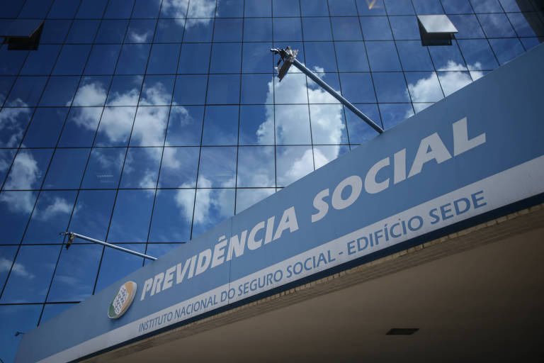 INSS alerta que corte orçamentário pode suspender processamento de benefícios