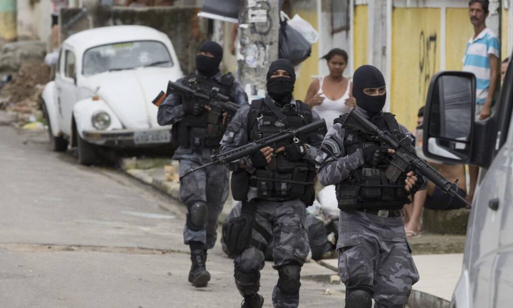 Quatro policiais morrem em megaoperação no Rio; ação deixa 64 mortos e 81 presos nos complexos do Alemão e da Penha
