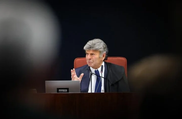 Ministro Luiz Fux deve votar pela absolvição de todos os réus do núcleo da desinformação