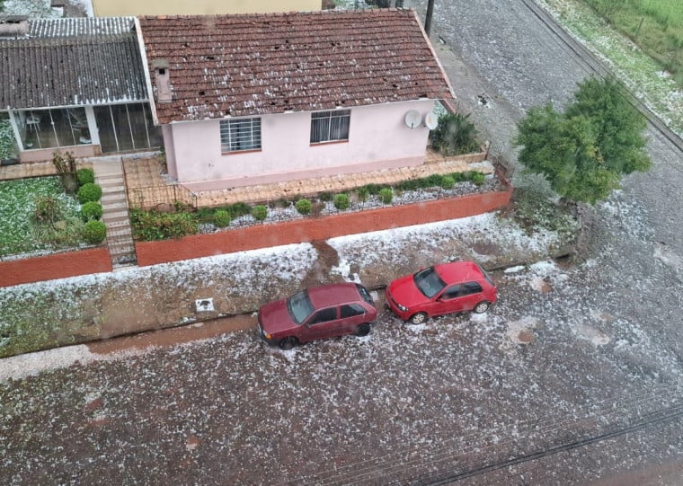 Erechim decreta situação de emergência após temporal de granizo que danificou cerca de 5 mil casas