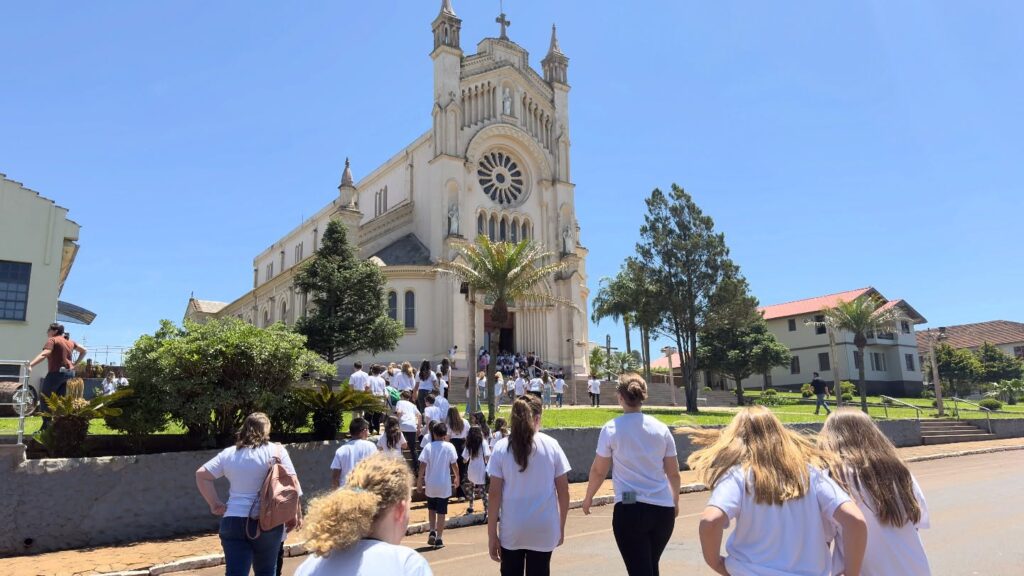 Final da 4ª edição do projeto “Viajando pela Rota” reúne estudantes e celebra o turismo regional em Colorado