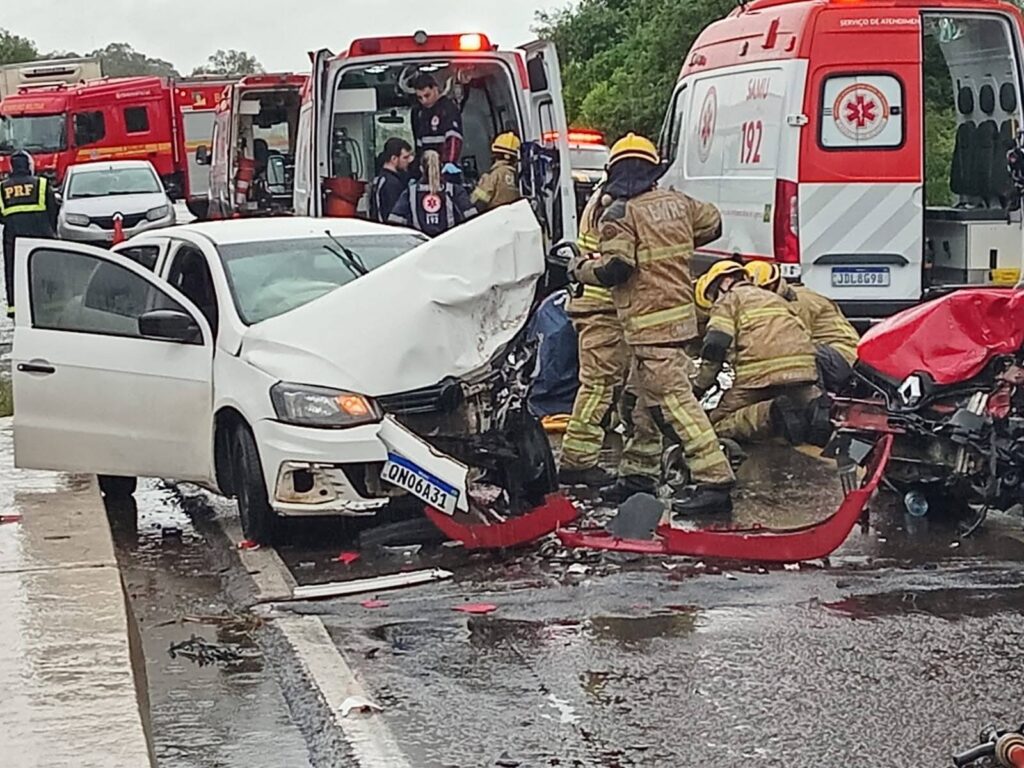 Colisão na divisa entre Santa Maria e São Sepé fere cinco pessoas na ponte do Rio Vacacaí