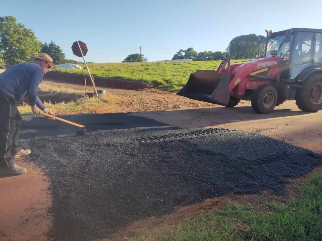 Quinze de Novembro reforça infraestrutura viária com aplicação emergencial de manta asfáltica