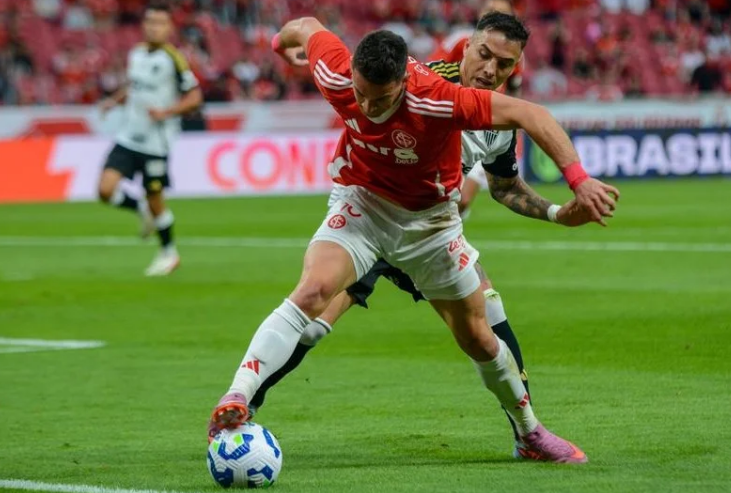 Inter domina, joga com um a mais, mas empata sem gols com o Atlético-MG no Beira-Rio