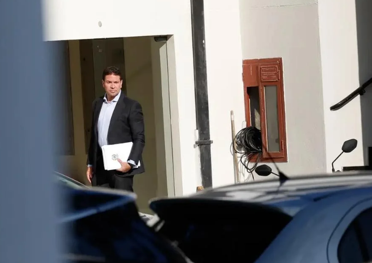 Vídeo mostra reencontro de Ramagem com a família em Miami após decreto de prisão preventiva pelo STF