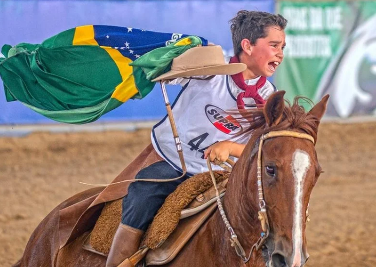 Vicente Pulheiro, de 9 anos, conquista Freio de Ouro e Freio de Prata no Freio Jovem em Esteio