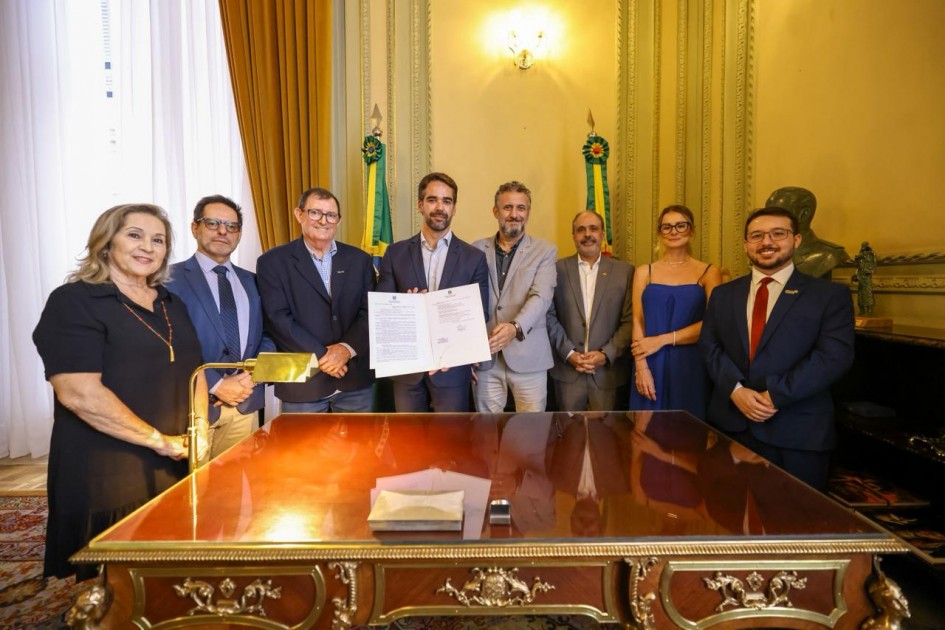 Eduardo Leite sanciona leis que desburocratizam a silvicultura e fortalecem o agro e a educação no RS