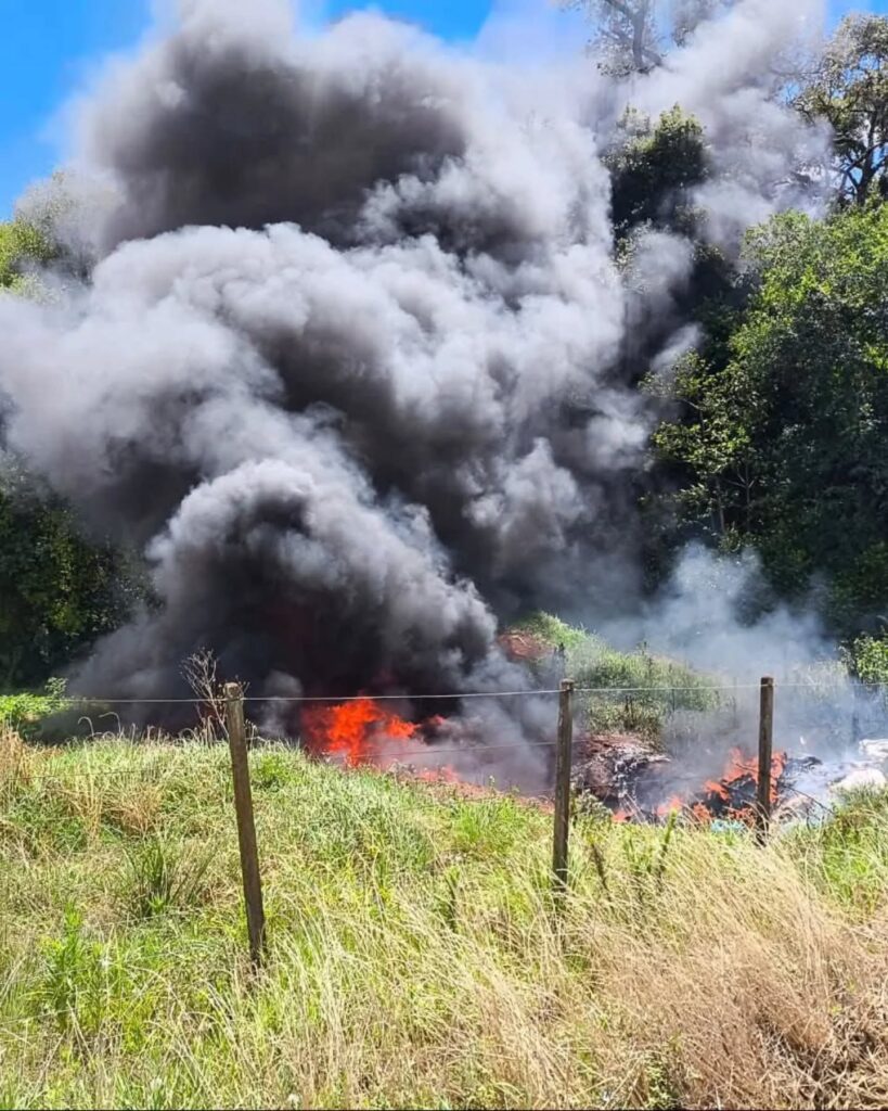 Brigada Militar flagra queima irregular de resíduos em propriedade rural de Fortaleza dos Valos