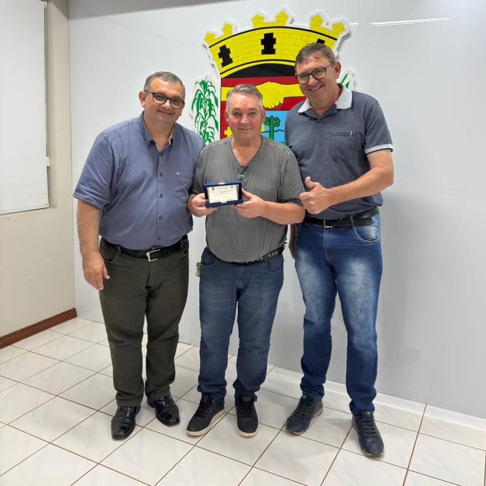 Quinze de Novembro homenageia servidores municipais aposentados em 2025