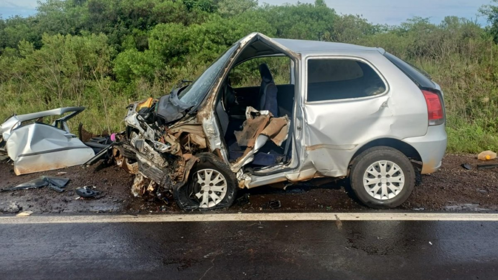 Colisão entre carros deixa dois feridos e mobiliza equipes de resgate na BR-158, em Cruz Alta