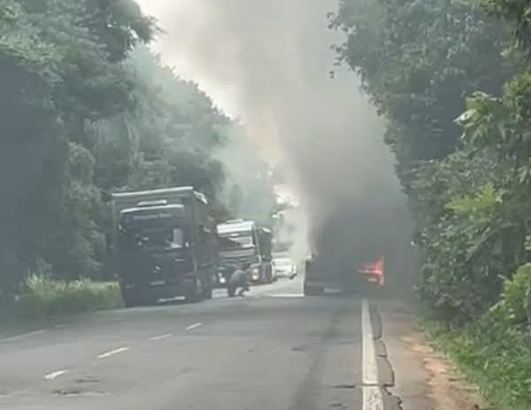 Incêndio em caminhão-tanque mobiliza atendimento na ERS-342, entre Cruz Alta e Ijuí