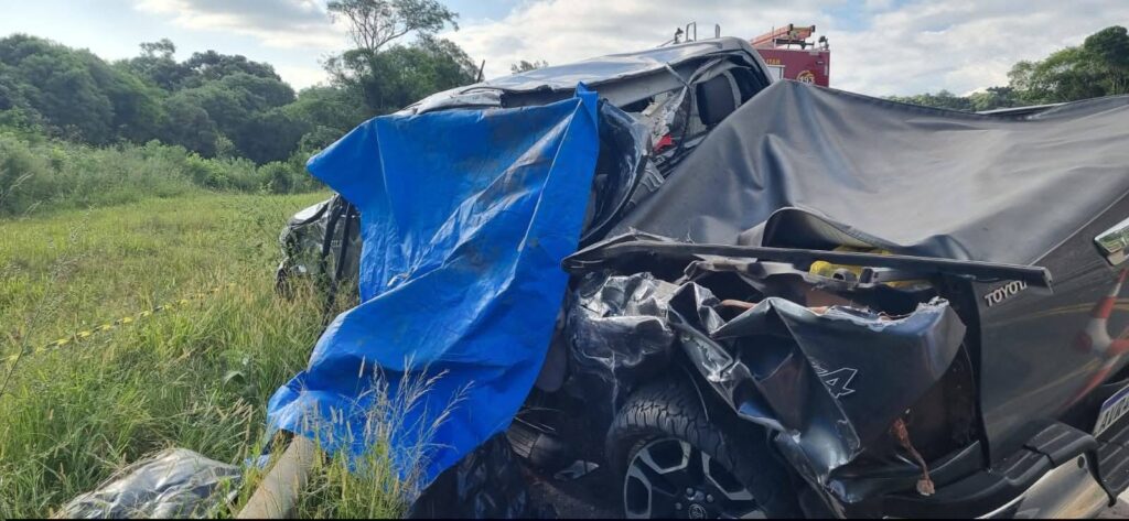 Colisão entre caminhão-tanque e caminhonete deixa uma mulher morta na BR-386 em Soledade