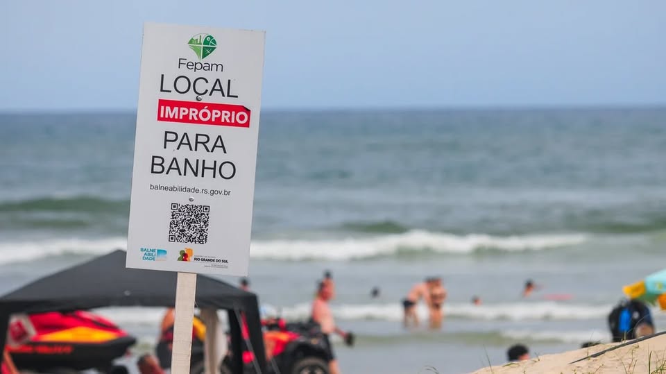 Fepam divulga último boletim de balneabilidade da temporada 2025/2026 e aponta quatro pontos impróprios para banho no RS