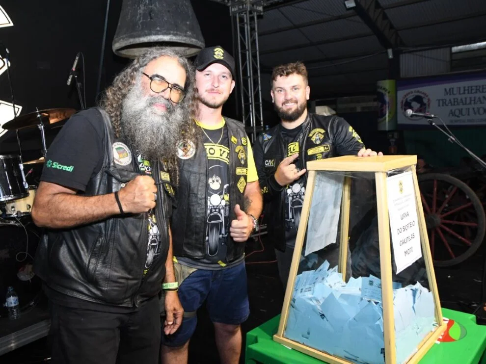 Cruz-altense ganha moto 0 km sorteada no 22º Sul e Motos em Soledade