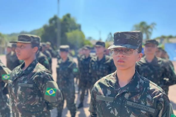 Exército Brasileiro incorpora primeiras mulheres do Serviço Militar Inicial Feminino em cerimônias no Sul do país