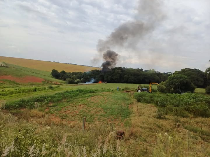 Avião agrícola cai e piloto morre em propriedade rural às margens da RSC-377 em Cruz Alta