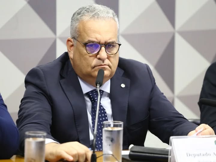 Relatório paralelo do governo na CPMI do INSS deve indiciar 170 pessoas e atribuir falhas à gestão Bolsonaro