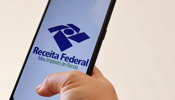 Receita Federal anuncia restituição automática de até R$ 1 mil para quem não precisa declarar Imposto de Renda