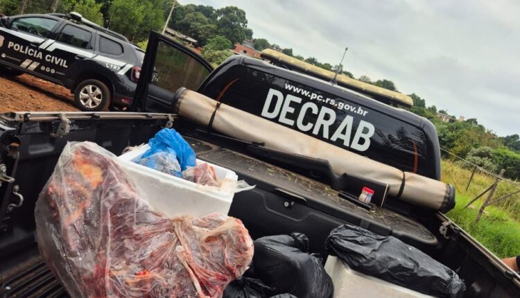 Polícia Civil apreende arma e mais de 90 kg de carne em operação contra abigeato ligada a crime em Santa Bárbara do Sul