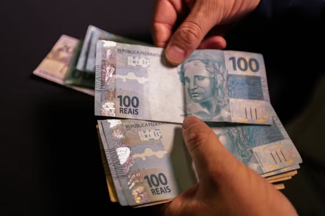 Morador de Caxias do Sul é condenado a mais de 6 anos de prisão por armazenar 1.125 cédulas falsas de R$ 100