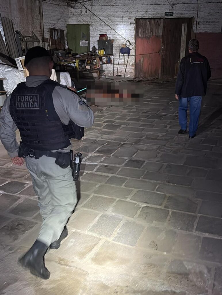 Homem que caiu de telhado em galpão de Passo Fundo foi baleado antes, aponta investigação