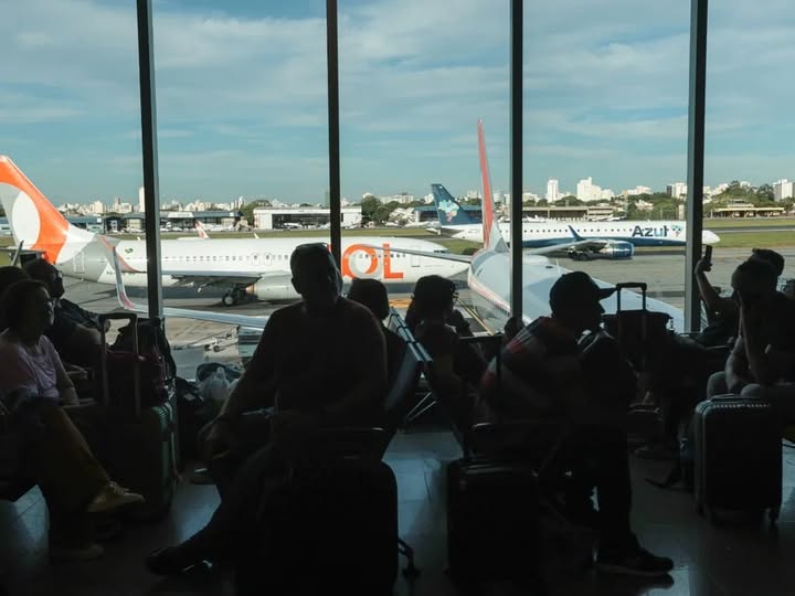 Falha elétrica no controle de tráfego aéreo fecha espaço aéreo e suspende voos em São Paulo nesta quinta-feira