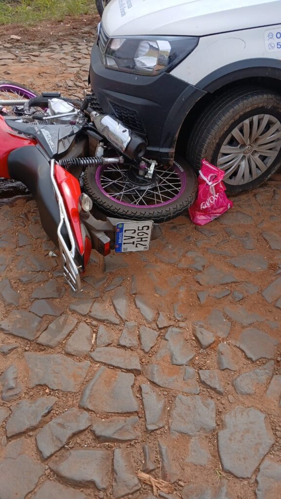 Motociclista sofre fratura exposta após colisão com caminhonete da Corsan em Cruz Alta