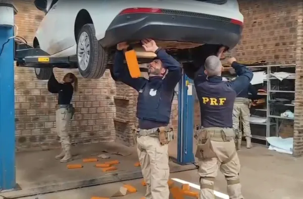 Operação Fronteira da PRF apreende drogas, dólares, armas e mercadorias ilegais no RS