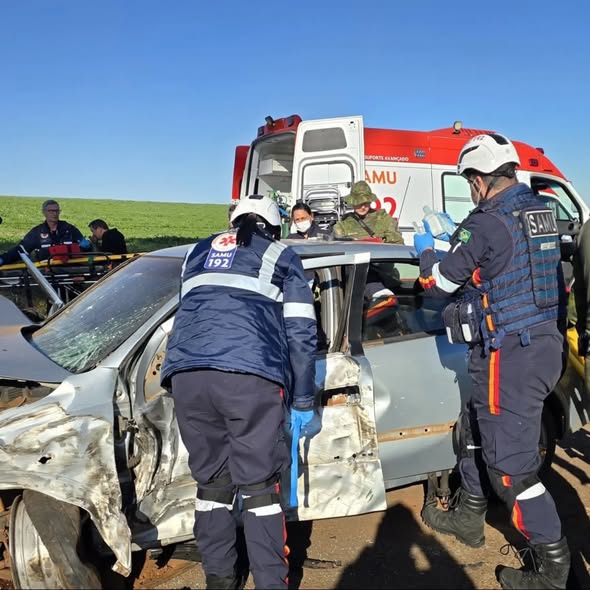 Colisão frontal entre Astra e Fiat Strada deixa feridos graves na BR-285 em Passo Fundo