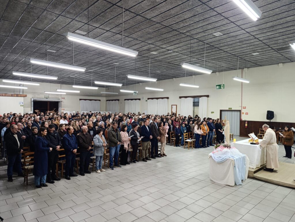 Missas passam a ser realizadas no Salão Paroquial após incêndio na Igreja Matriz de Flores da Cunha