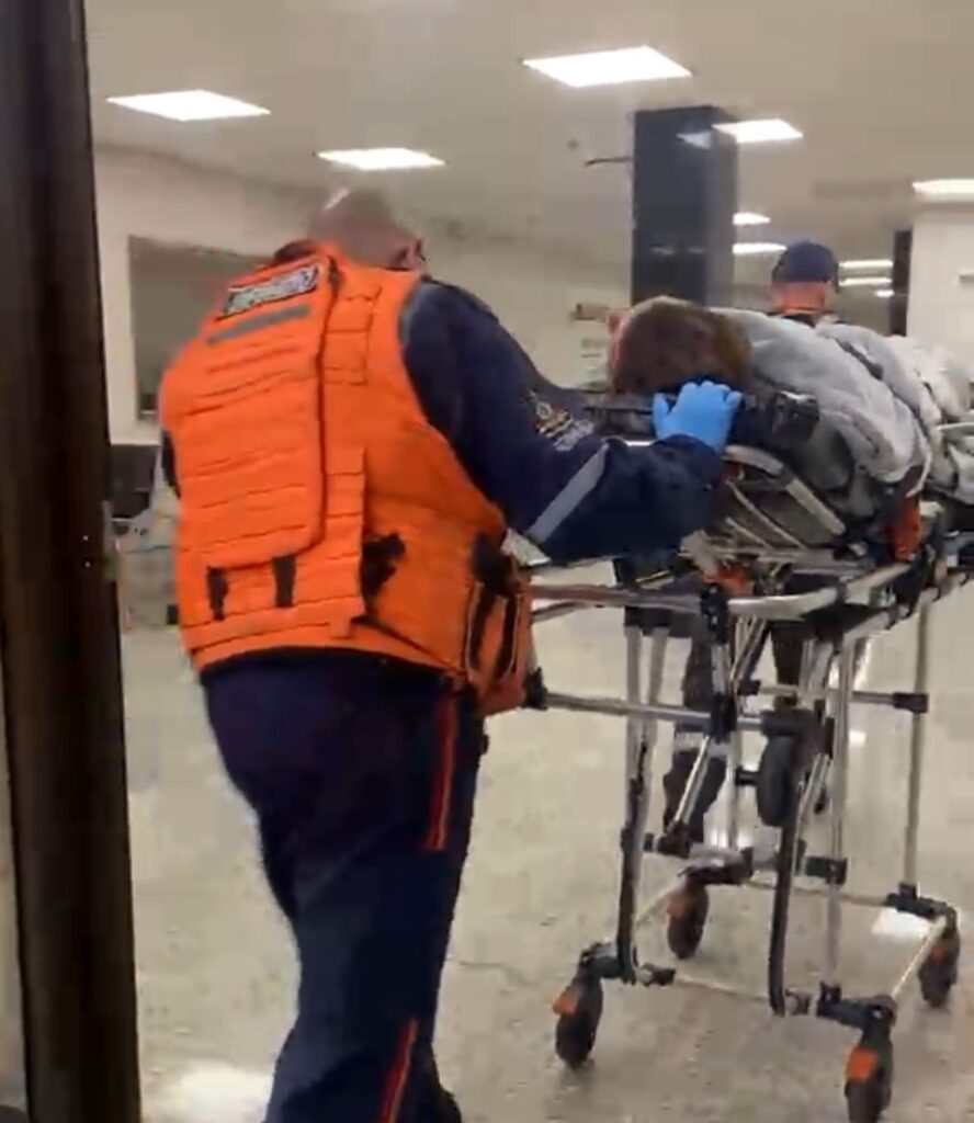 Homem esfaqueado em bar próximo ao Hospital Municipal de Passo Fundo é transferido em estado grave