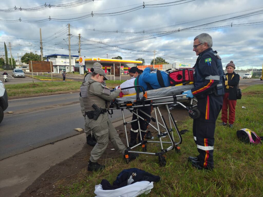 Motociclista fica ferido em colisão com carro na ERS-324 em Passo Fundo