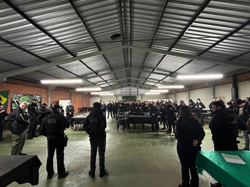 Operação Falso Patrão prende 12 pessoas e apreende veículos de luxo em ação contra lavagem de dinheiro em Passo Fundo