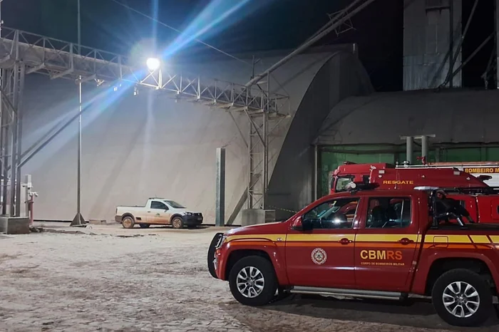 Buscas por trabalhador soterrado em silo de soja entram no segundo dia em Tapera