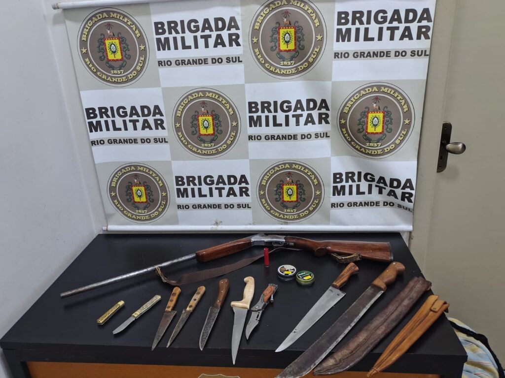 Homem é preso após ameaçar esposa com facão e ter arma apreendida no interior de Tapejara