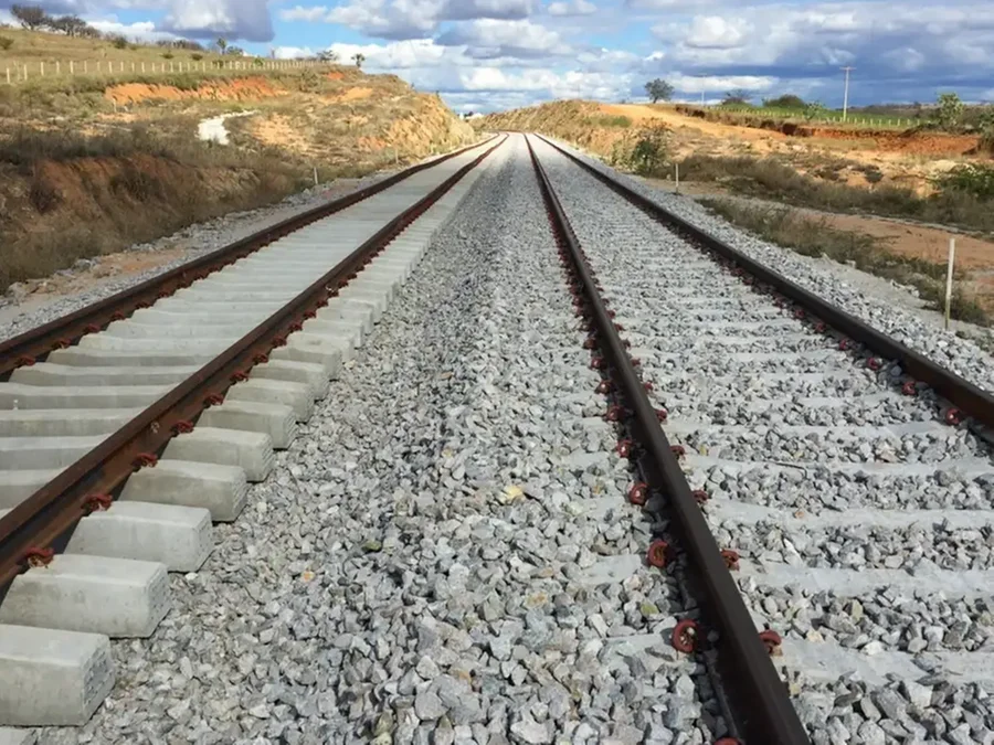 Governo federal vai investir na recuperação de ferrovias abandonadas para atrair novas concessões, anuncia ministro
