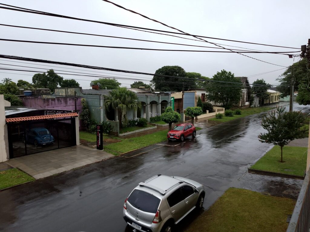 Tempo severo avança sobre o Rio Grande do Sul com risco de temporais e chuva intensa nesta segunda-feira