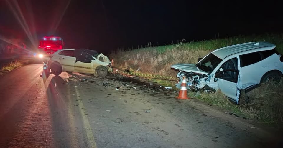 Homem morre e mulher fica ferida em grave colisão frontal na ERS-463 em Vila Lângaro