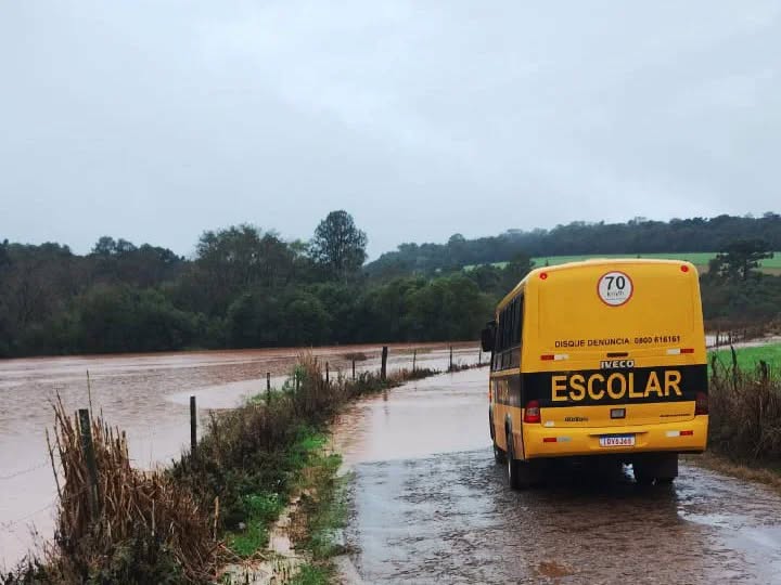Temporais provocam alagamentos, resgates e suspensão de aulas em diversas regiões do Rio Grande do Sul
