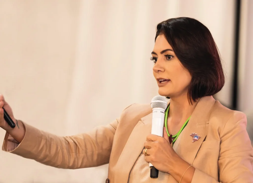 Michelle Bolsonaro deixa comando do PL Mulher para se dedicar à família
