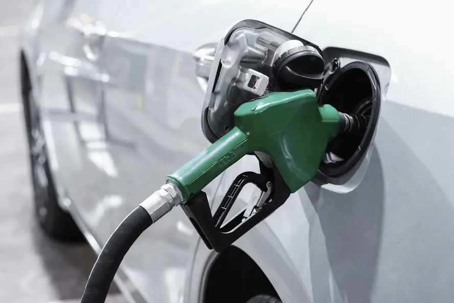 Petrobras reduz preço do diesel em R$ 0,35 por litro e governo encerra subsídio ao combustível
