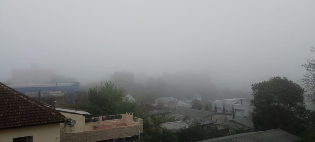 Neblina marca o amanhecer em Cruz Alta nesta quarta-feira