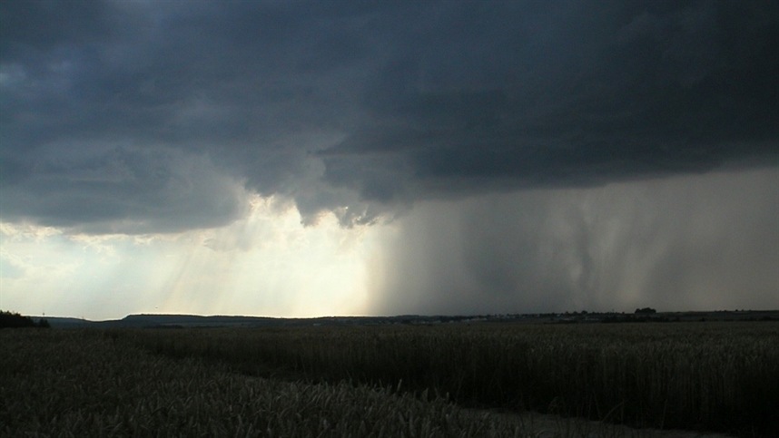 Defesa Civil alerta para temporais com granizo, ventos acima de 90 km/h e chuva intensa no RS