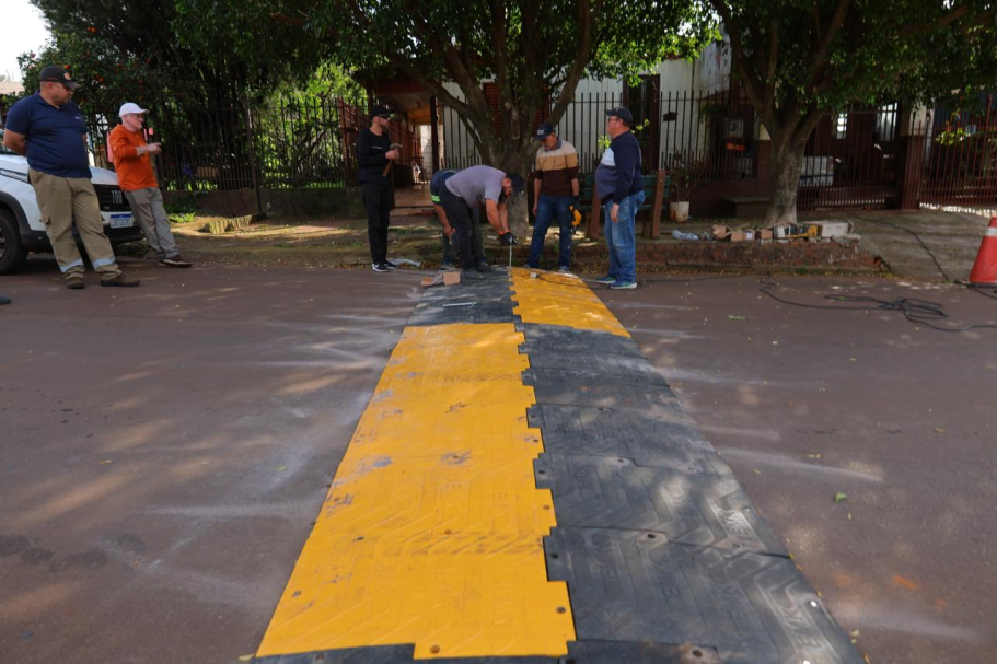 Cruz Alta inicia instalação de lombadas ecológicas para reforçar segurança no trânsito
