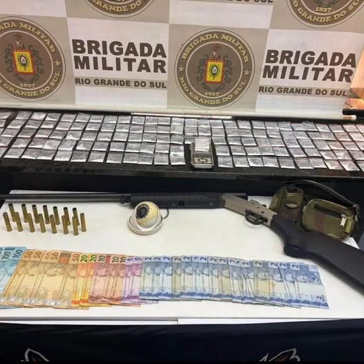 Brigada Militar prende homem por tráfico de drogas e posse irregular de arma de fogo em Carazinho
