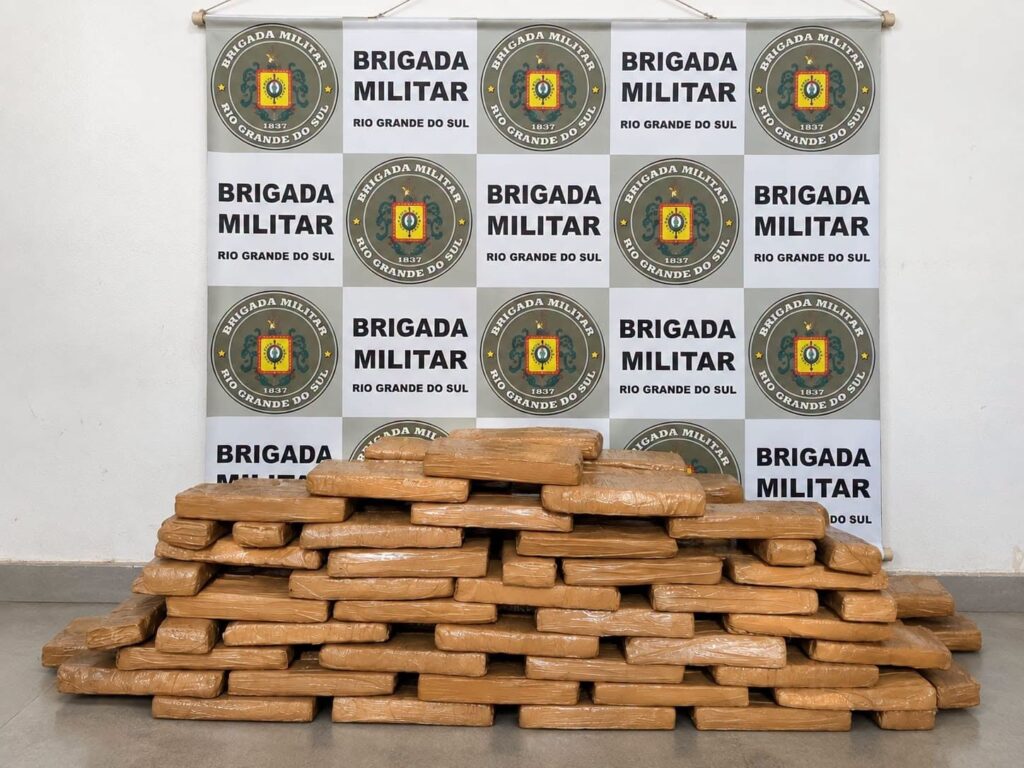 Brigada Militar apreende cerca de 50 quilos de maconha e prende homem na ERS-332, entre Tapera e Espumoso