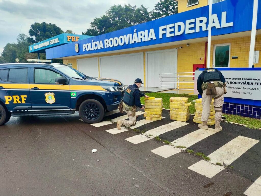 PRF apreende 207 quilos de maconha e prende quatro pessoas durante operação na BR-285, em Passo Fundo