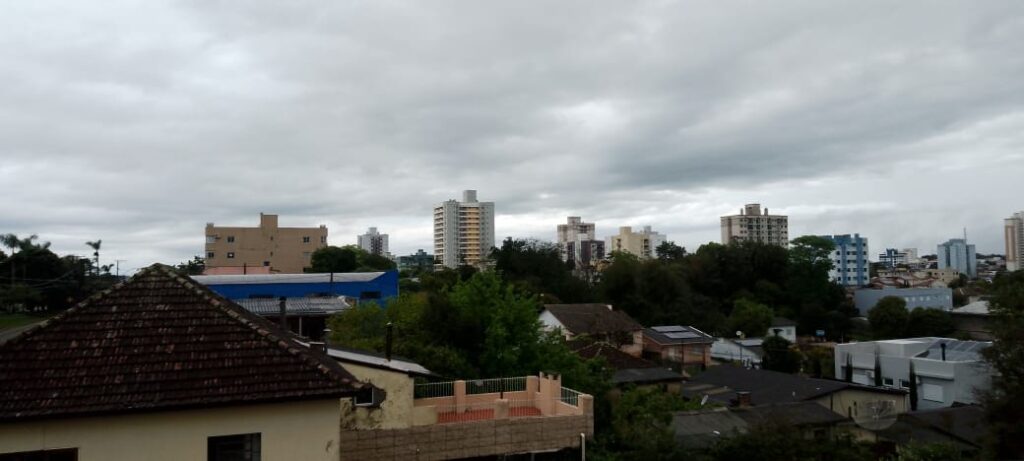 Sábado será de muitas nuvens e temperaturas amenas no Rio Grande do Sul