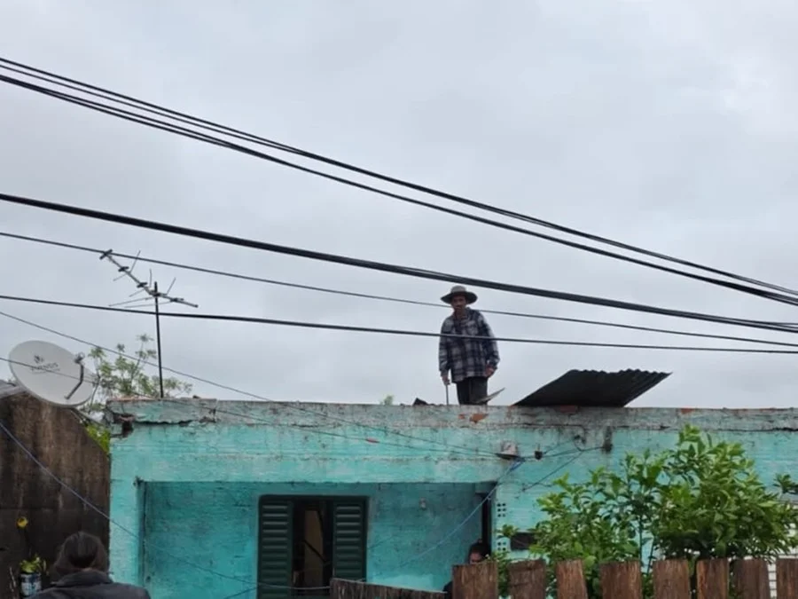 Granizo atinge 400 famílias em Santana do Livramento; Defesa Civil distribui mais de 2,5 mil metros de lonas